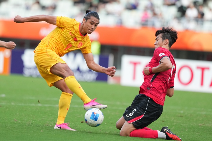 张玉宁：裁判为什么不看下VAR？这场证明我们在亚洲能和强队抗衡